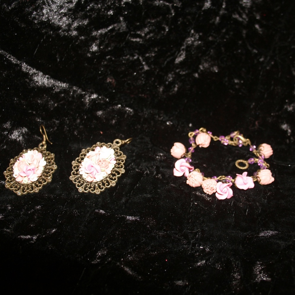 VINTAGE HANDMADE FLORAL EARRINGS